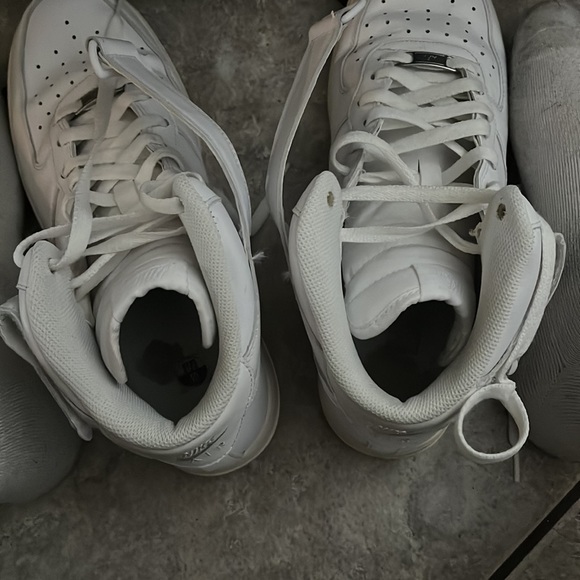 high top white Air Force 1s - Picture 6 of 6